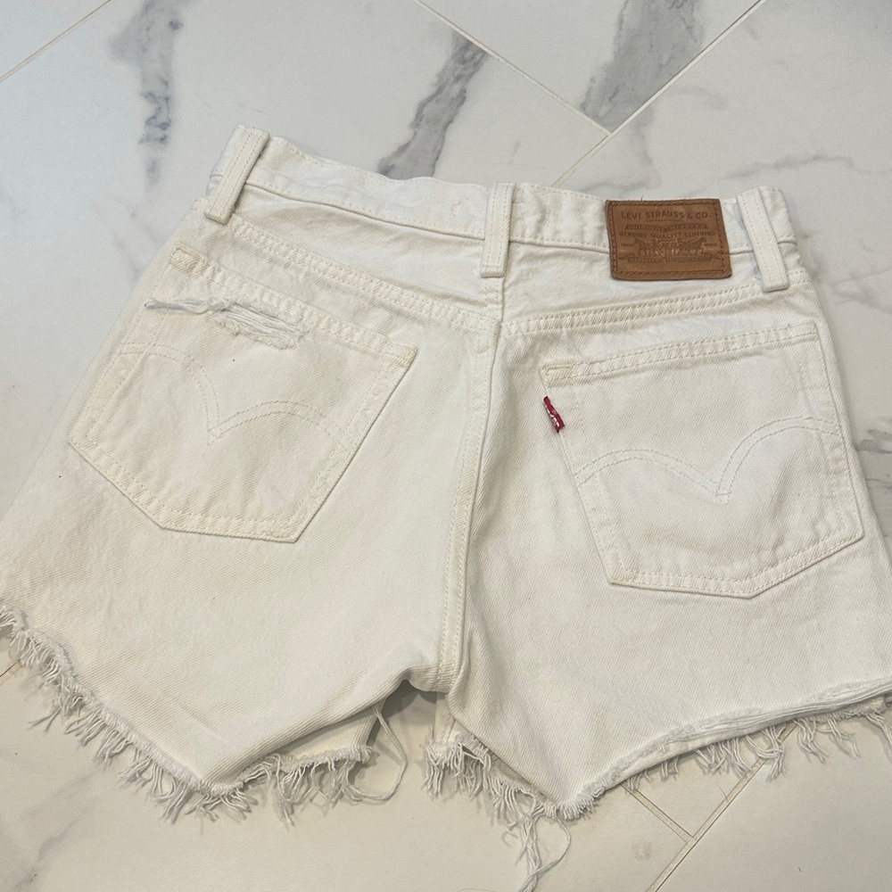 Levi's Women's Cream Jean Shorts - 25